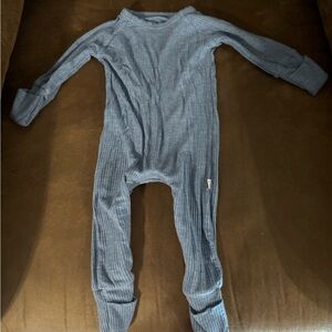 Little Sleepies ribbed crescent zippy